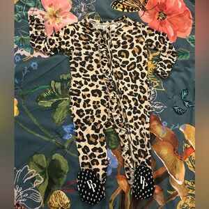 Posh Peanut Lana Leopard Footie Ruffled Zippered One Piece Size 0-3 Months NWOT